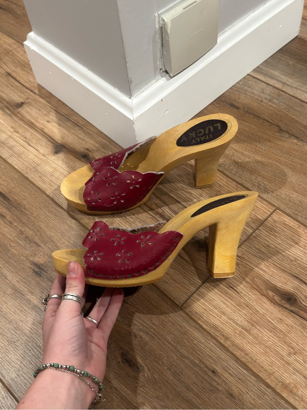 LUCKY ITALY Rare Vintage 70s Boho Red Italian Leather Wood Heels | Size 7.5